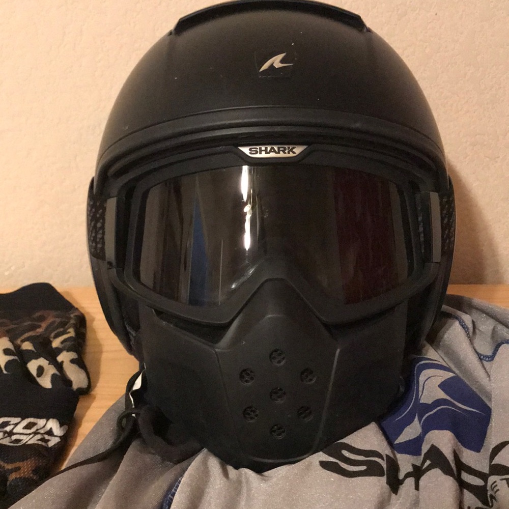 Shark mat black motorcycle helmet